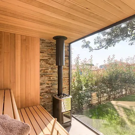 Sleeps 12 Pool Air Con Wifi * Tomisici