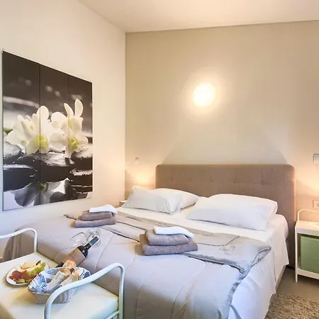 Sleeps 12 Pool Air Con Wifi * Tomisici