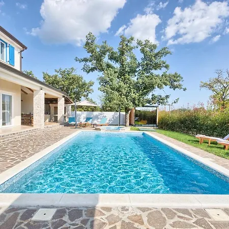 Vila Sleeps 12 Pool Air Con Wifi *